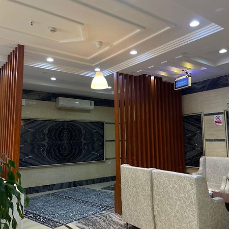 Al Manzil Almutmeez Aparthotel Jeddah Ngoại thất bức ảnh