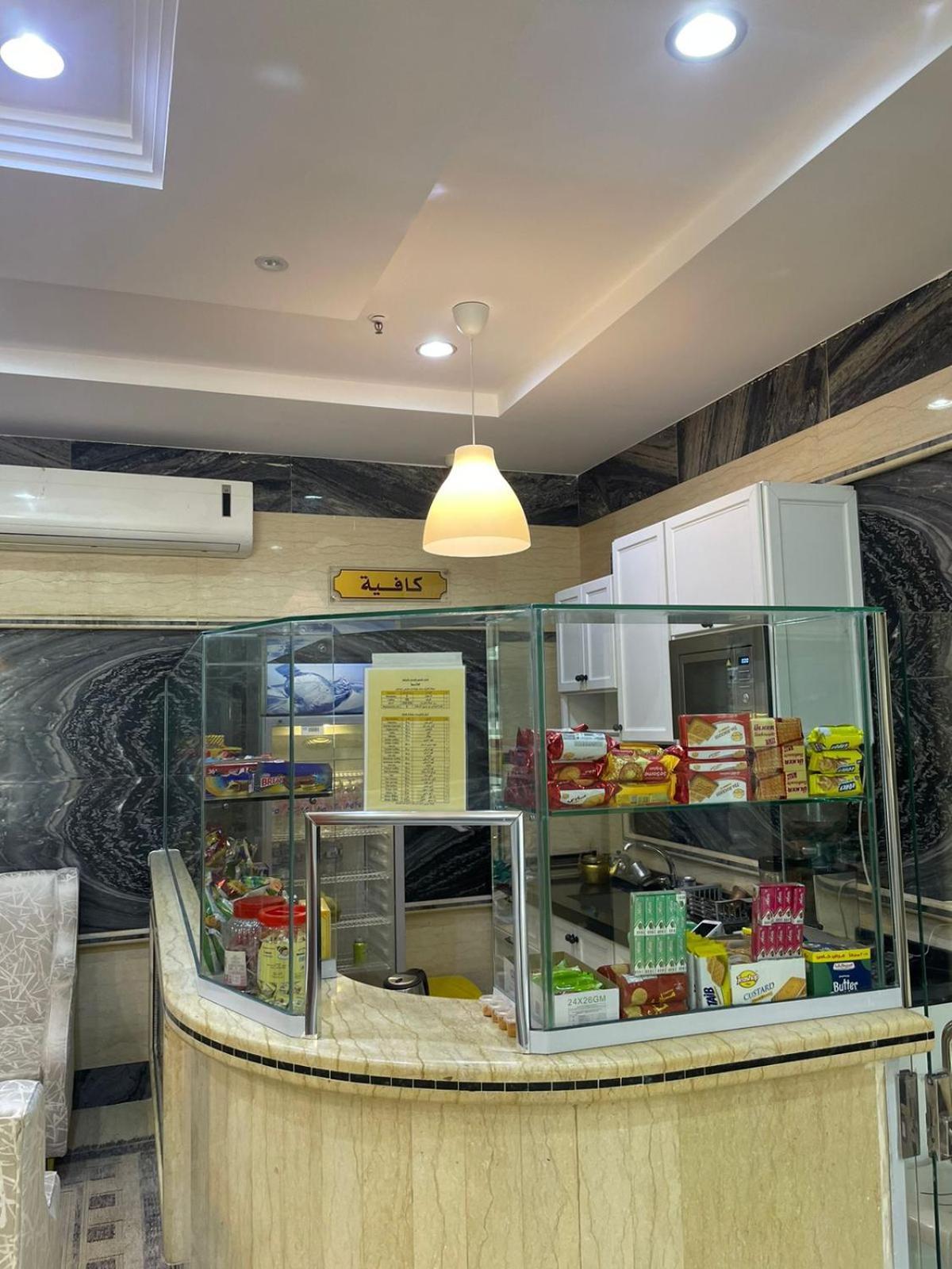 Al Manzil Almutmeez Aparthotel Jeddah Ngoại thất bức ảnh