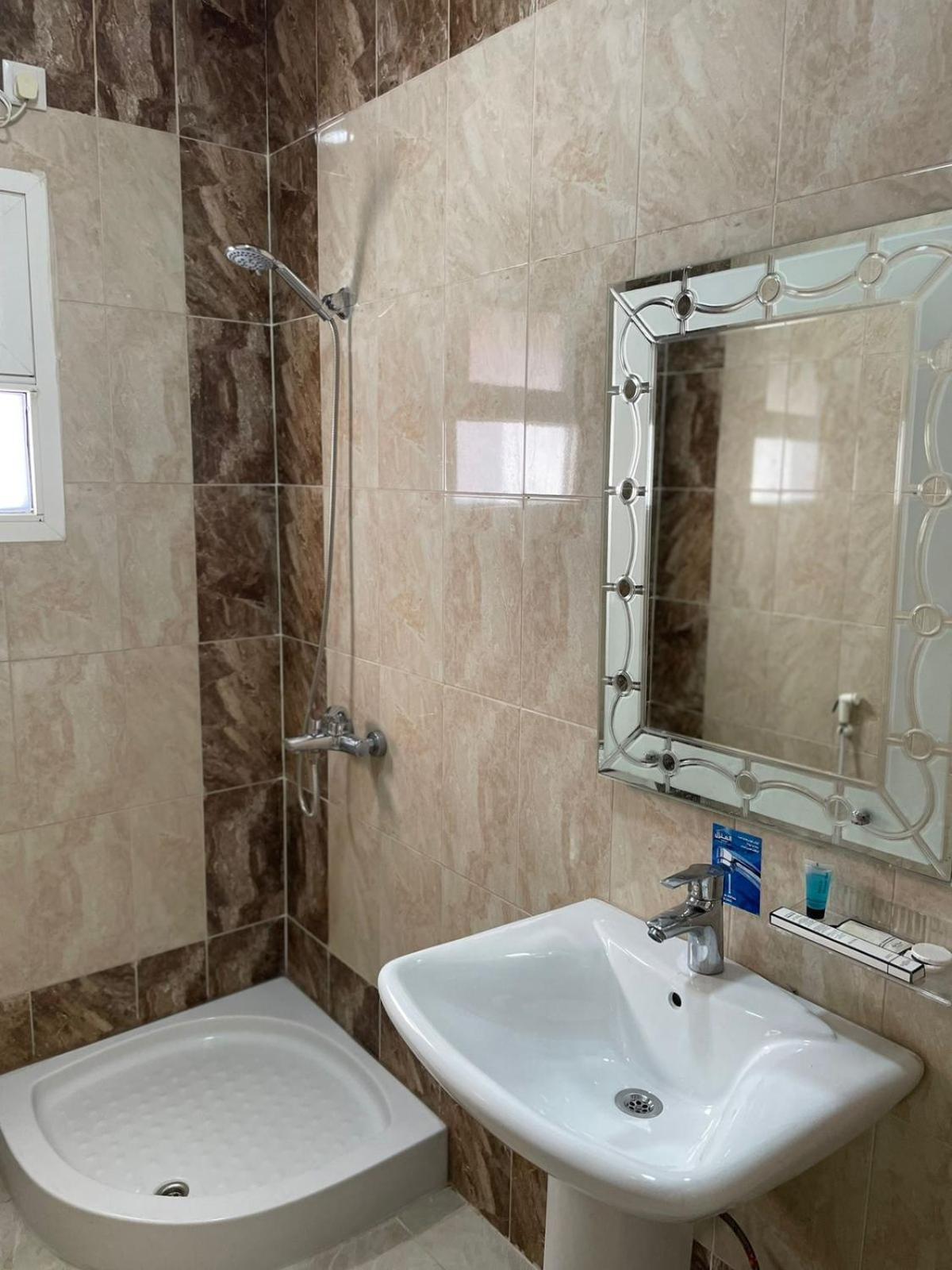 Al Manzil Almutmeez Aparthotel Jeddah Ngoại thất bức ảnh